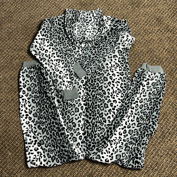 Leopard Print Onezie - Picture 2 of 2